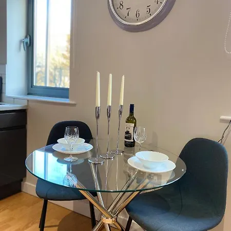 Centre Modern - Westone Free Wifi, Gym Access, Netflix Apartment
